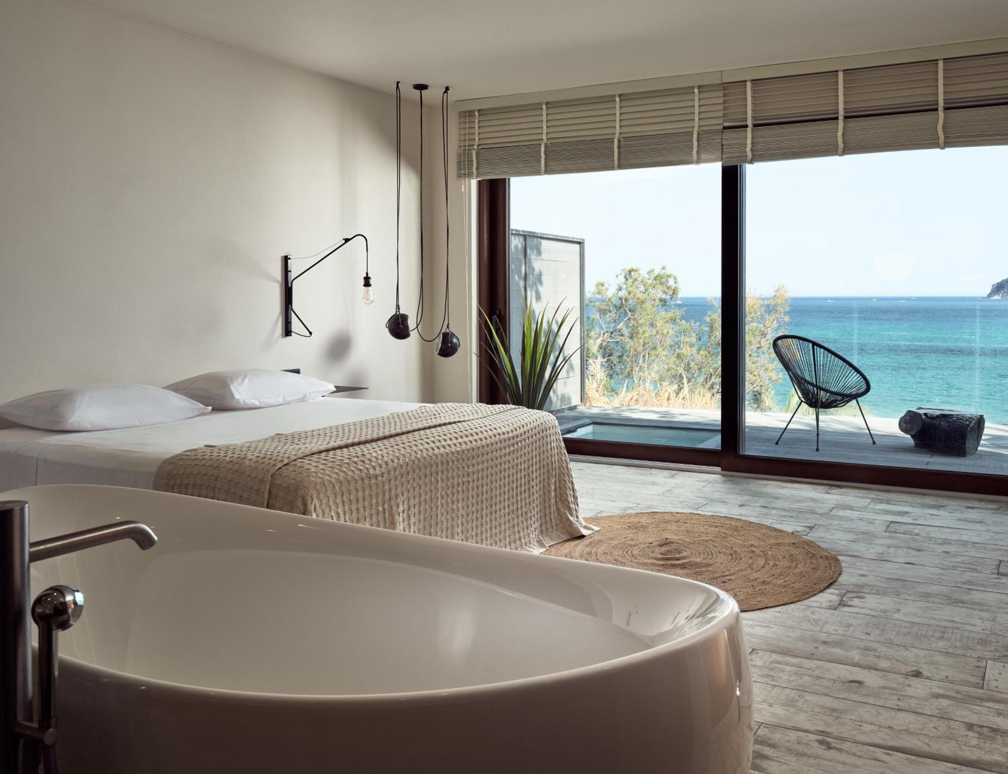 Junior suite Premium con vasca idromassaggio all’aperto e vista mare